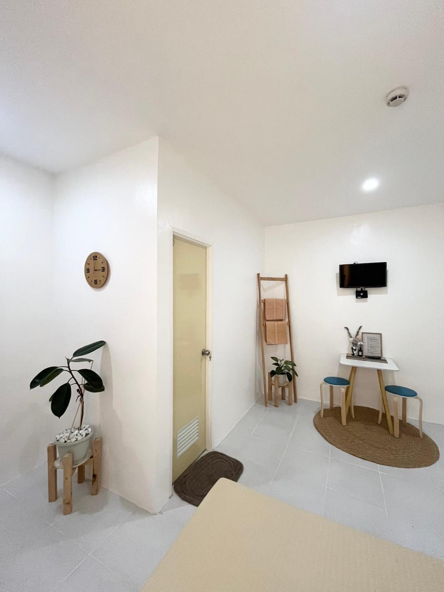 Sunnydale Apartelle -Room Accommodation Near Calatagan Beach Resorts Batangas Exterior foto